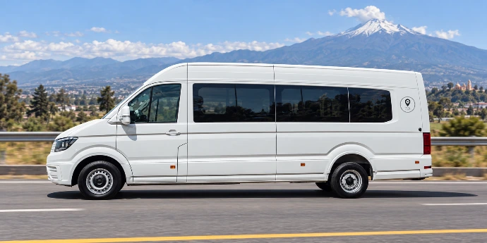 Camioneta tipo van para viajes privados y transporte de grupos